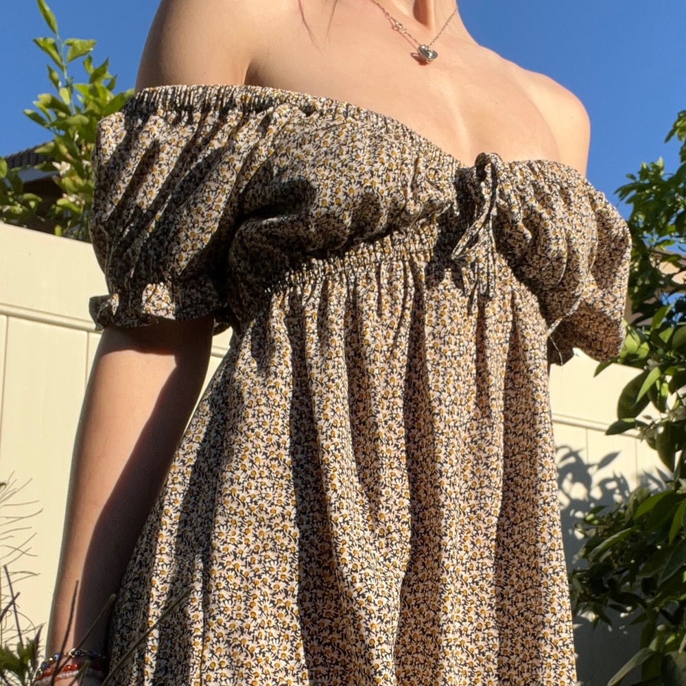Beautiful cottage core style dress with flower printed fabric.